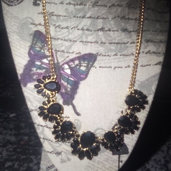 Black gem bursts necklace - Picture 2 of 2